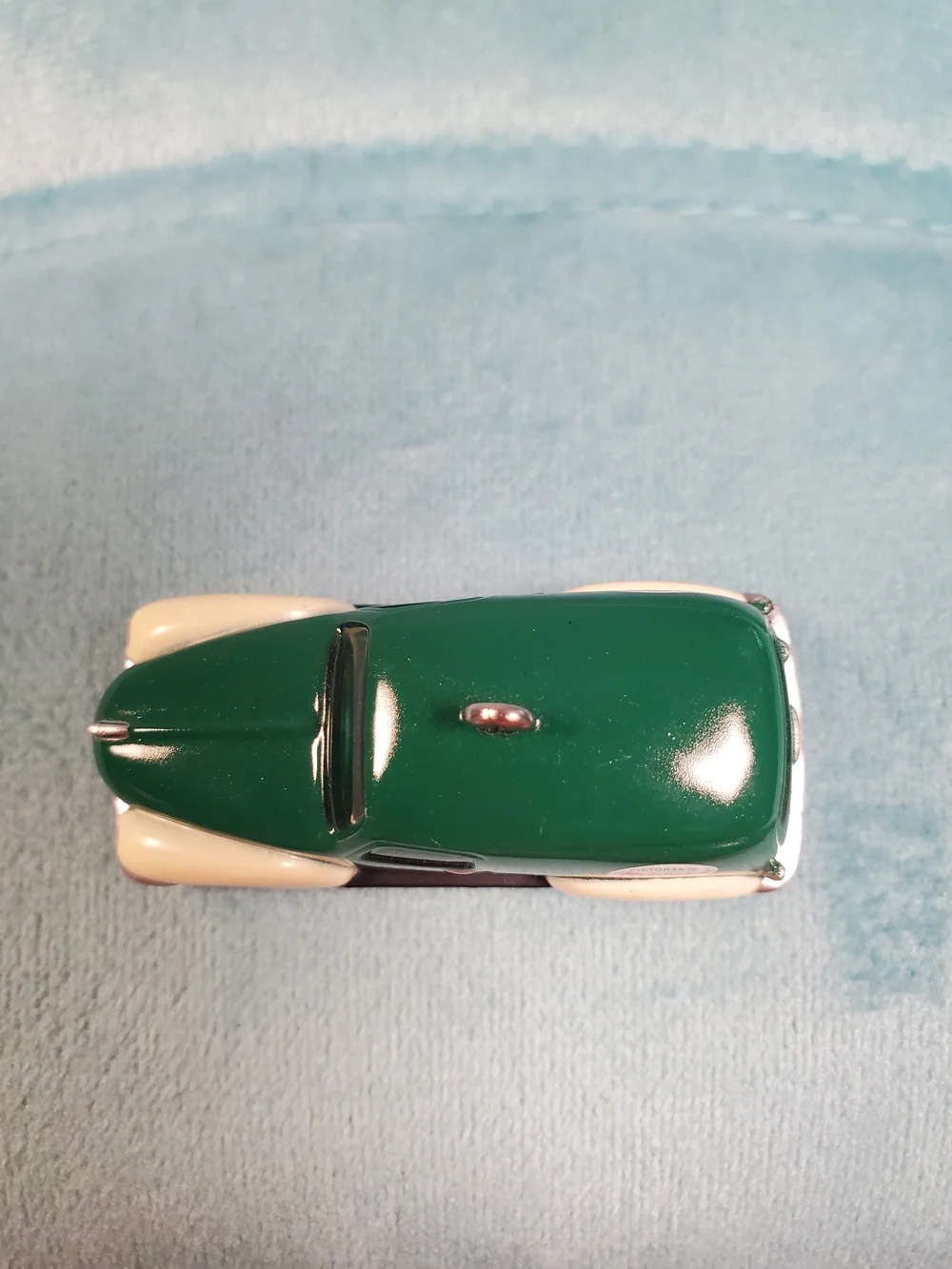 Hallmark Keepsake 2012 Mama's Delivery Van Miniature Ornament